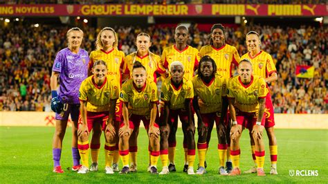 Équipe féminine du RC Lens célébrant une victoire