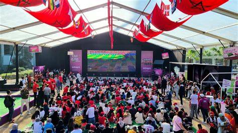 Ambiance festive à la fan zone de Liverpool