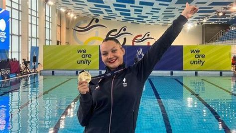 Ambre Esnault et l'équipe de France de natation artistique