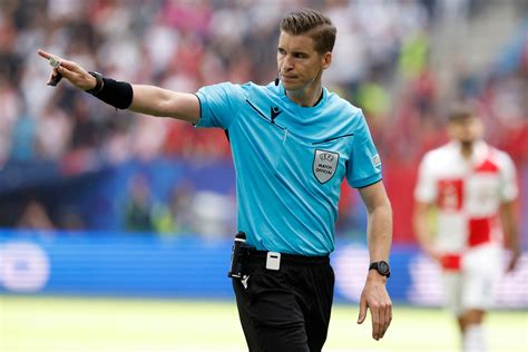 Arbitre de football