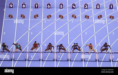 Athlètes lors de la finale du 100 m haies