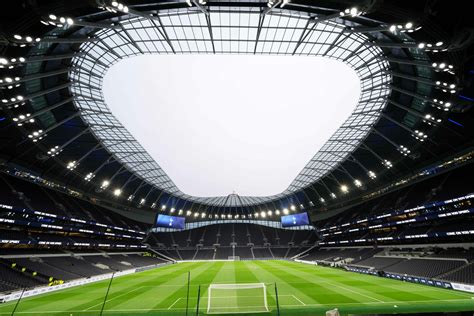 Bébé dans un stade de football