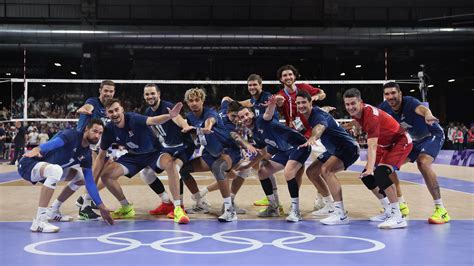 Célébration de l'équipe de volleyball