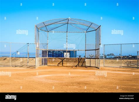 Cage de baseball avec porte
