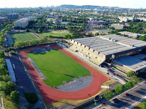 Complexe sportif Claude-Robillard à Ahuntsic-Cartierville