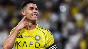 Cristiano Ronaldo sautant pour un but