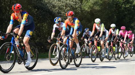 Cycliste sur route