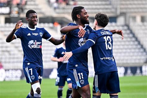 Déception des joueurs du Paris FC