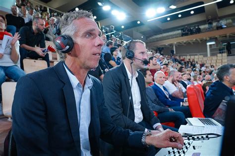 David Cozette commentant un match de basket