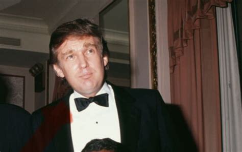 Donald Trump jeune jouant au soccer