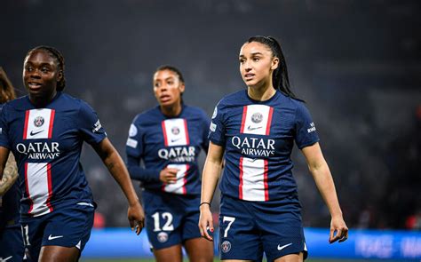 Duel entre joueuses du PSG et de l'OL