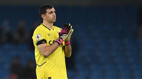 Emiliano Martinez célébrant une victoire aux tirs au but