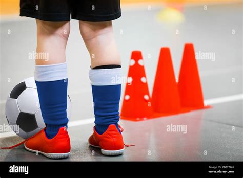 Enfants jouant au futsal