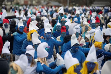Foule déguisée
