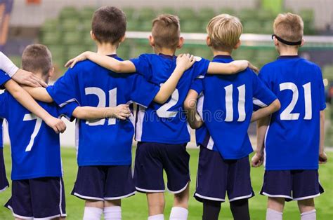Jeunes joueurs de football