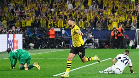 Joueurs de Borussia Dortmund célèbrent le but de Niclas Füllkrug contre le PSG