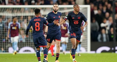 Joueurs de Lille célébrant un but contre Aston Villa