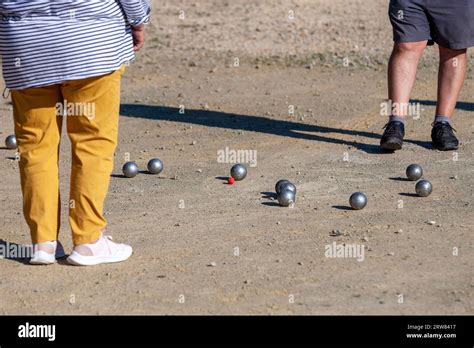 Joueurs de pétanque en compétition