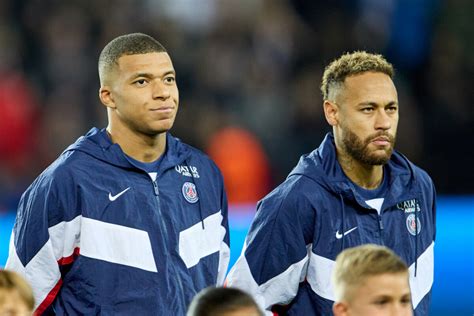 Kylian Mbappé et Neymar lors du match PSG-Montpellier