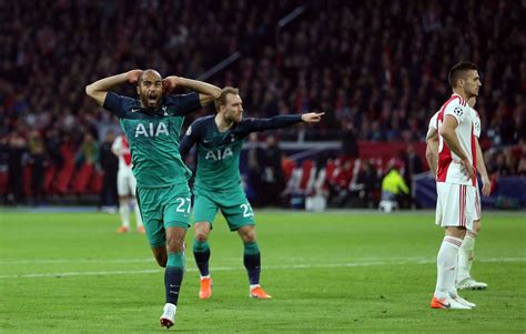 Lucas Moura célébrant son but contre l'Ajax