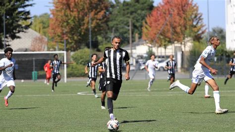 Marius Savidan (Angers) contre Youssouf Diallo (Guingamp)