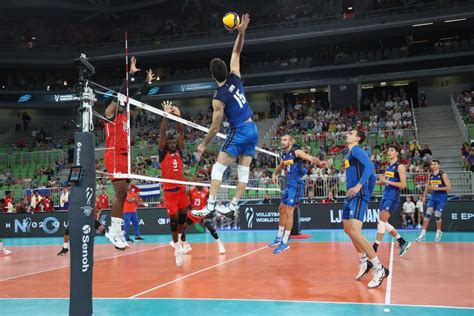 Match de volley-ball en salle