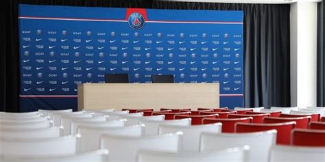 Michael Jordan lors d'une conférence de presse à Paris en 2015