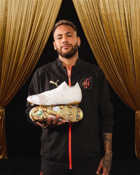 Neymar avec son équipement Puma