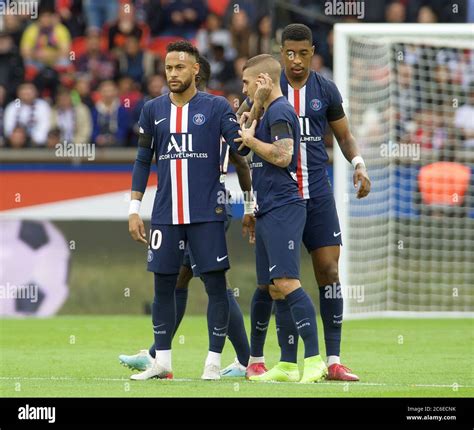 Neymar célèbre son but contre Angers