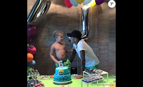 Neymar fête son anniversaire