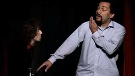 Schéma expliquant le geste de la quenelle