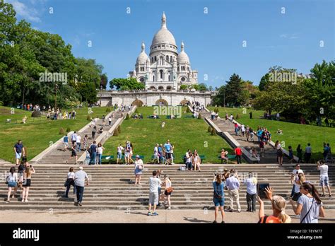 Square Louise Michel