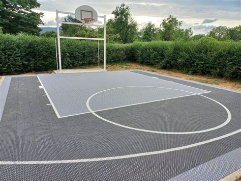 Terrain de basket extérieur