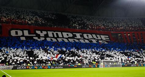 Tifo des supporters de l'OL
