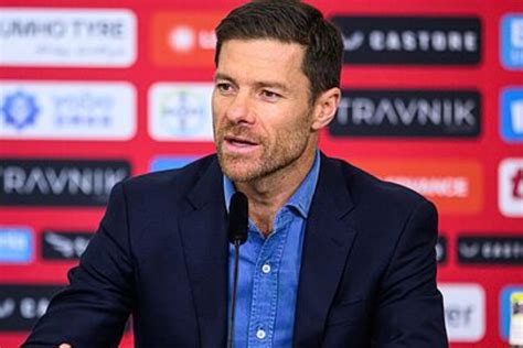 Xabi Alonso et le Bayer Leverkusen célébrant une victoire